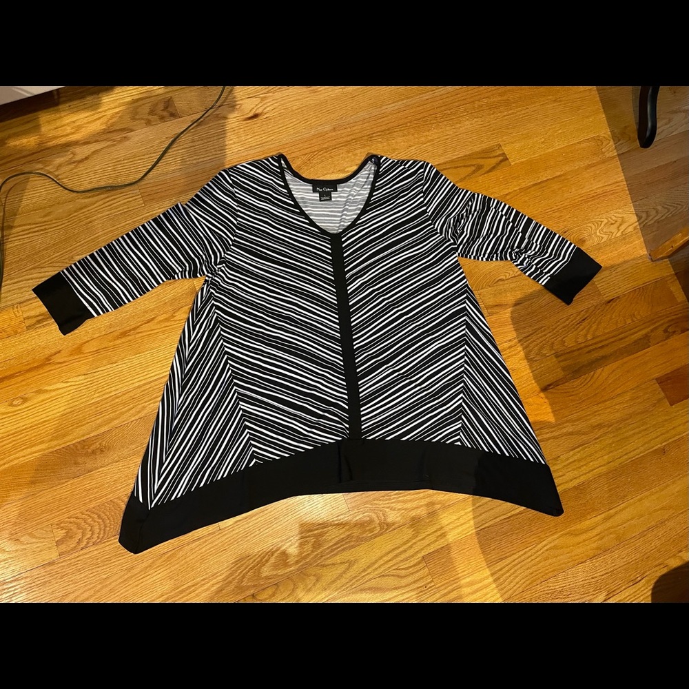 Womans top polyester spandex. Size large Nue Options